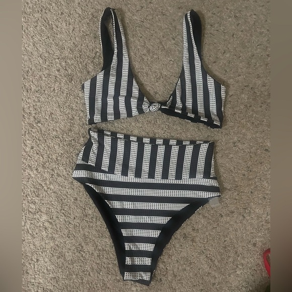 Poema black and white swimsuit - Picture 2 of 4